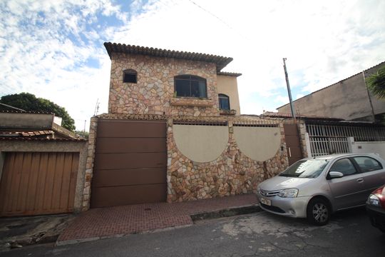 Fachada de casa à venda com 5 quartos, 186m² em Jk, Contagem