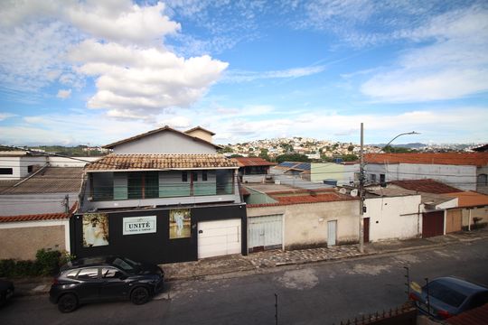 Vista de casa à venda com 5 quartos, 186m² em Jk, Contagem