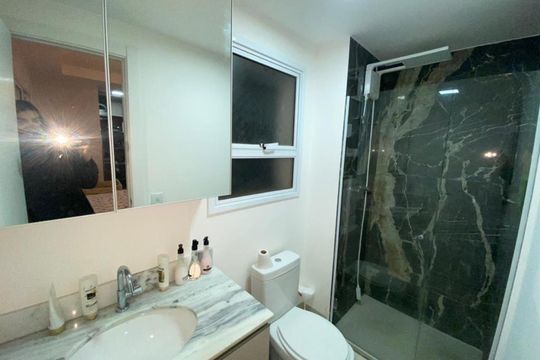 Banheiro de apartamento para alugar com 3 quartos, 108m² em Jardim Karaíba, Uberlândia