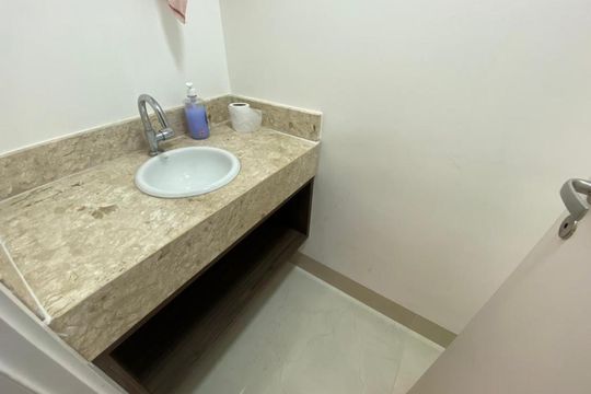 Banheiro de apartamento para alugar com 3 quartos, 108m² em Jardim Karaíba, Uberlândia