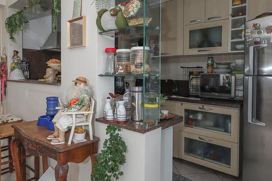 Cozinha de apartamento à venda com 3 quartos, 90m² em Vila Ipiranga, Porto Alegre