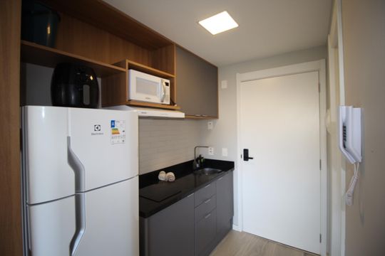 Cozinha de kitnet/studio à venda com 1 quarto, 25m² em Boa Vista, Porto Alegre