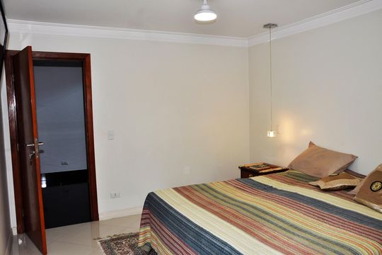 Suíte 1 de casa para alugar com 5 quartos, 534m² em City América, São Paulo