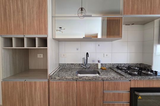 Cozinha de apartamento para alugar com 2 quartos, 60m² em Guilhermina, Praia Grande