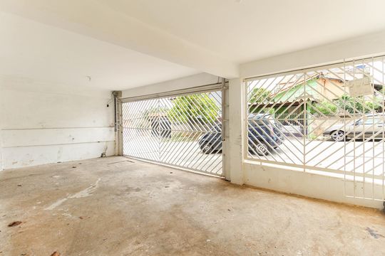 Garagem de casa à venda com 3 quartos, 100m² em Vila Campanela, São Paulo