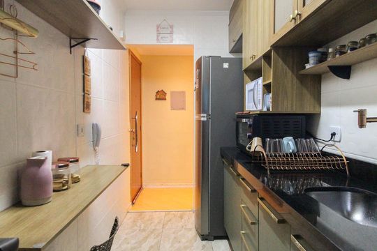 Cozinha de apartamento à venda com 2 quartos, 69m² em Vila Carmosina, São Paulo
