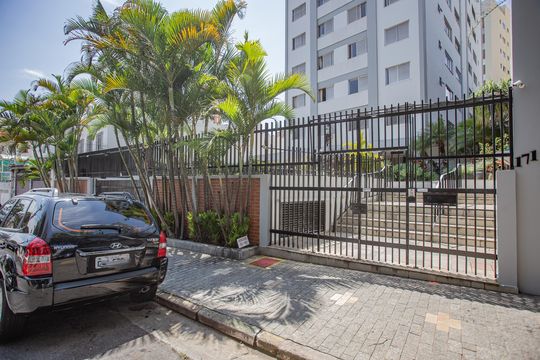 Fachada de apartamento à venda com 2 quartos, 72m² em Vila Gumercindo, São Paulo