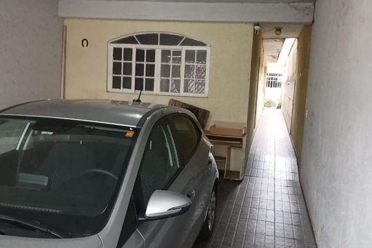 Garagem de casa à venda com 6 quartos, 240m² em Vila Uniao (zona Leste), São Paulo