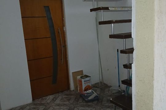 Escada de casa à venda com 6 quartos, 240m² em Vila Uniao (zona Leste), São Paulo