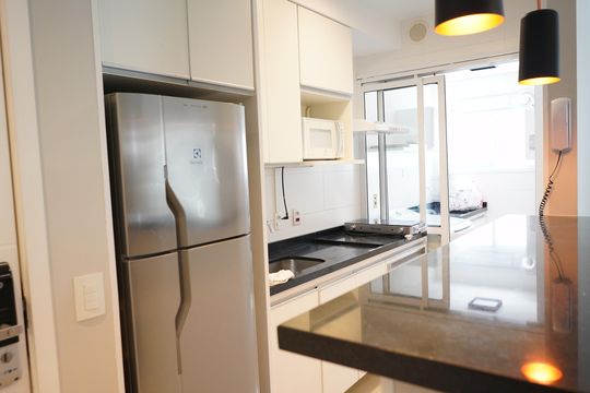 Cozinha de apartamento para alugar com 1 quarto, 52m² em Jardim Analia Franco, São Paulo