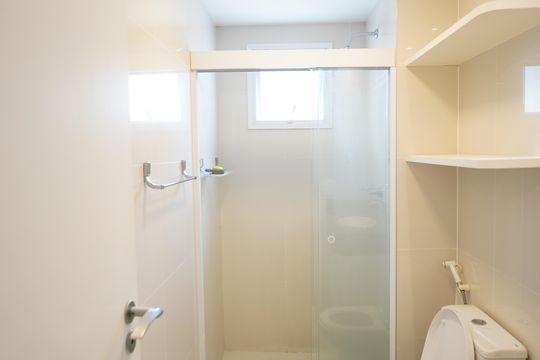 Banheiro de apartamento para alugar com 1 quarto, 52m² em Jardim Analia Franco, São Paulo