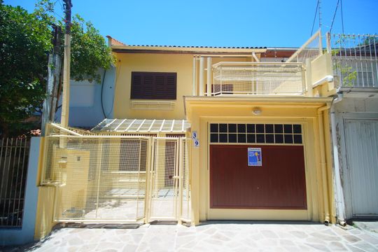 Fachada de casa à venda com 3 quartos, 288m² em Santo Andre, São Leopoldo