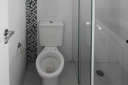 Banheiro da Suite 02 de casa de condomínio à venda com 2 quartos, 80m² em Jardim Colorado, São Paulo