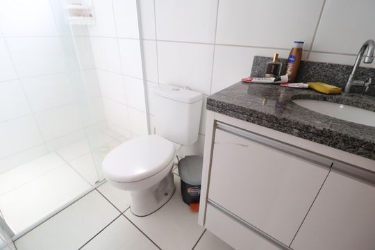 Banheiro do Quarto 2 de apartamento para alugar com 3 quartos, 123m² em Alto Umuarama, Uberlândia
