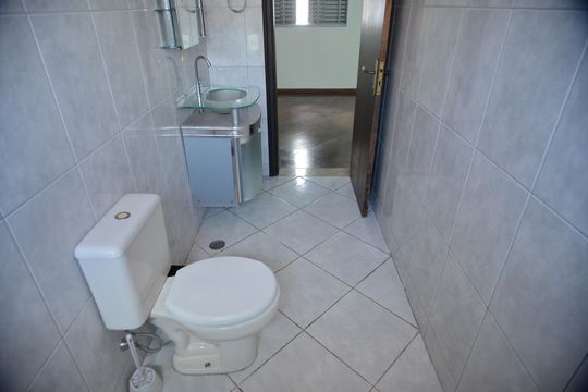 Banheiro da Suíte 2 de casa para alugar com 3 quartos, 274m² em Parque Novo Oratório, Santo André