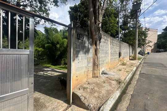 Fachada de casa à venda com 4 quartos, 300m² em Jardim Paula, Santana de Parnaíba