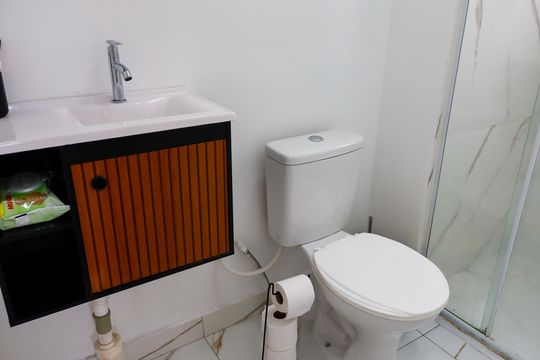Banheiro de apartamento à venda com 2 quartos, 47m² em Padroeira, Osasco