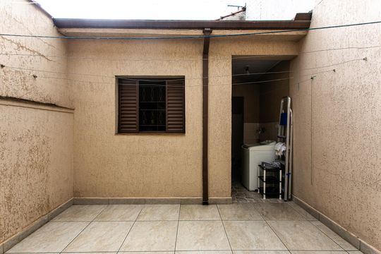 Quintal de casa à venda com 2 quartos, 180m² em Vila Carrão, São Paulo