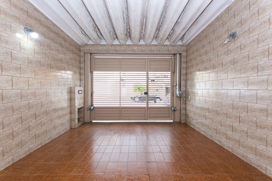 Garagem de casa à venda com 2 quartos, 180m² em Vila Carrão, São Paulo