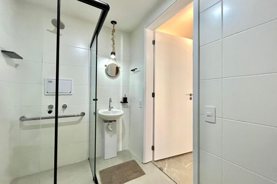 Banheiro de kitnet/studio para alugar com 1 quarto, 29m² em Vila Santa Catarina, São Paulo