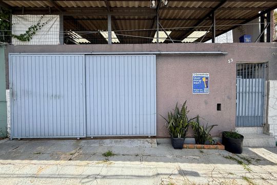 Fachada de casa à venda com 6 quartos, 200m² em Parque Colonial, São Paulo