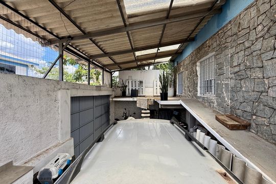 Garagem de casa à venda com 6 quartos, 200m² em Parque Colonial, São Paulo