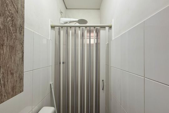 Banheiro Suíte 1 de casa à venda com 6 quartos, 200m² em Parque Colonial, São Paulo