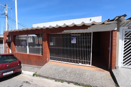 Fachada de casa à venda com 6 quartos, 250m² em Jardim Guairaca, São Paulo