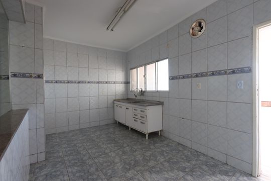 Cozinha de casa à venda com 6 quartos, 250m² em Jardim Guairaca, São Paulo