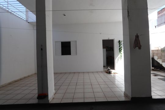 Quintal comum de casa à venda com 6 quartos, 250m² em Jardim Guairaca, São Paulo