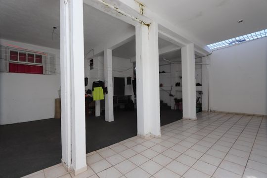 Quintal comum de casa à venda com 6 quartos, 250m² em Jardim Guairaca, São Paulo