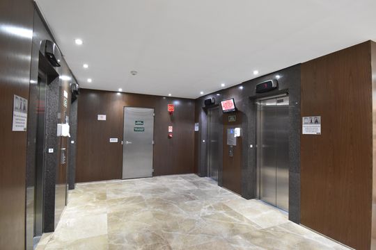 Hall de entrada de apartamento para alugar com 5 quartos, 85m² em Centro, Curitiba