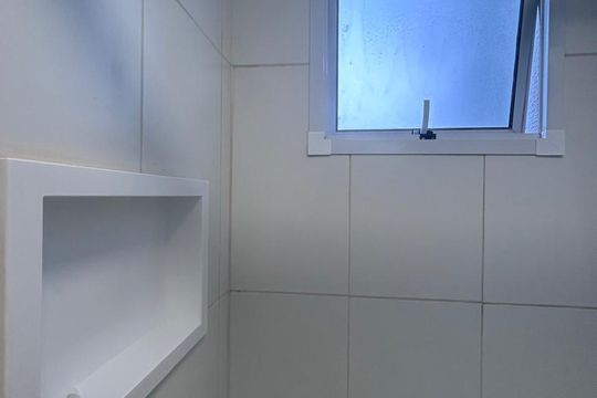 Banheiro Social de apartamento à venda com 1 quarto, 27m² em Campo Belo, São Paulo