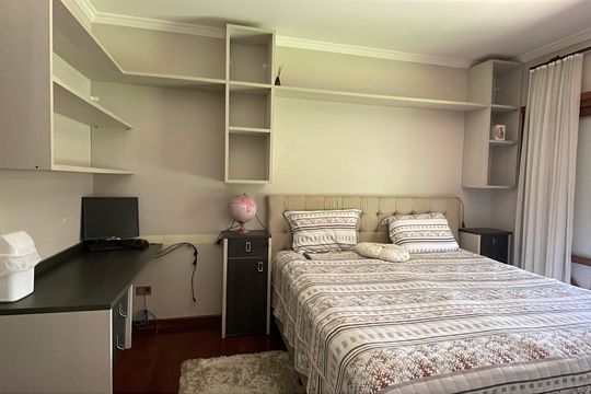 Suíte 1 de casa de condomínio para alugar com 4 quartos, 950m² em Parque Dom Henrique, Cotia