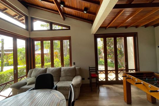 Casa de Condomínio para alugar com 4 quartos, 950m² em Parque Dom Henrique, Cotia