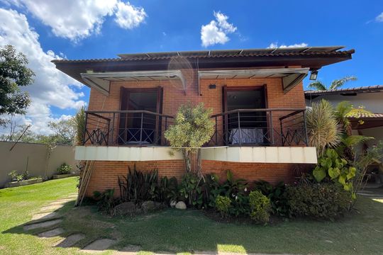 Fachada de casa de condomínio para alugar com 4 quartos, 950m² em Parque Dom Henrique, Cotia