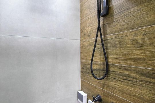 Chuveiro do Banheiro de apartamento à venda com 2 quartos, 43m² em Jardim Monte Alegre, Taboão da Serra