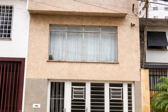 Fachada de casa à venda com 3 quartos, 147m² em Cambuci, São Paulo