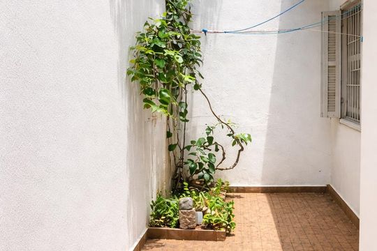 Área externa de casa à venda com 3 quartos, 147m² em Cambuci, São Paulo