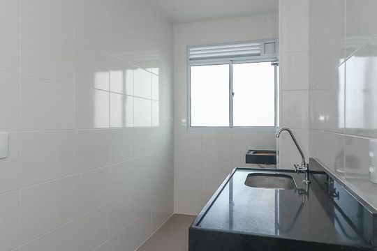 Cozinha e Área de Serviço de apartamento à venda com 2 quartos, 45m² em Humaitá, Porto Alegre