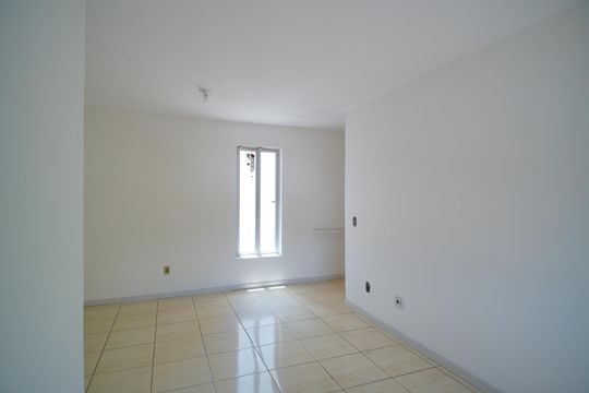 Sala de apartamento para alugar com 3 quartos, 84m² em Passo D’areia, Porto Alegre