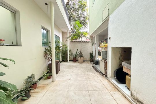 Casa à venda com 6 quartos, 180m² em Conjunto Lagoa, Belo Horizonte