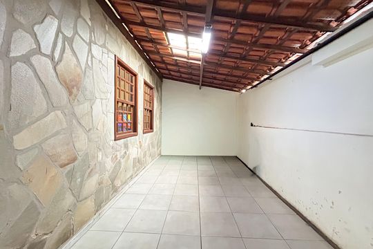 Casa à venda com 6 quartos, 180m² em Conjunto Lagoa, Belo Horizonte