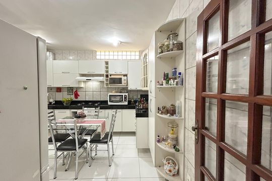Casa à venda com 6 quartos, 180m² em Conjunto Lagoa, Belo Horizonte