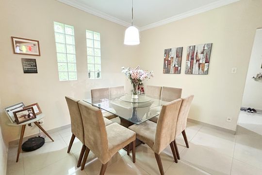 Casa à venda com 6 quartos, 180m² em Conjunto Lagoa, Belo Horizonte