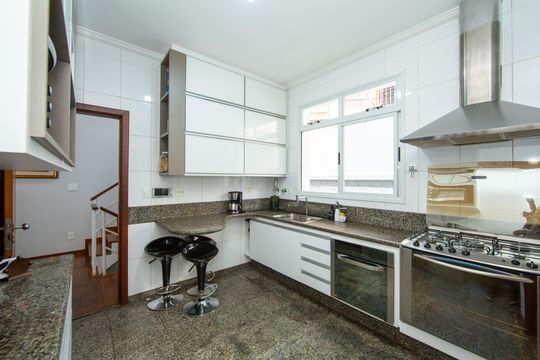 COZINHA de casa à venda com 3 quartos, 364m² em Santa Lúcia, Belo Horizonte