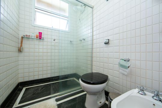 BANHEIRO4 de casa à venda com 3 quartos, 364m² em Santa Lúcia, Belo Horizonte