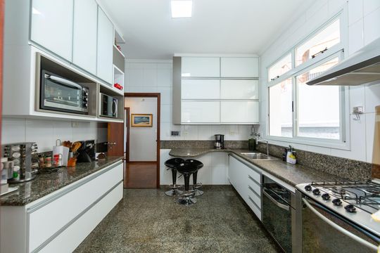 COZINHA de casa à venda com 3 quartos, 364m² em Santa Lúcia, Belo Horizonte