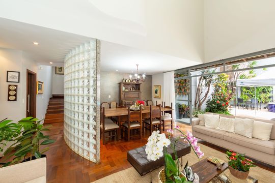 Casa à venda com 3 quartos, 364m² em Santa Lúcia, Belo Horizonte
