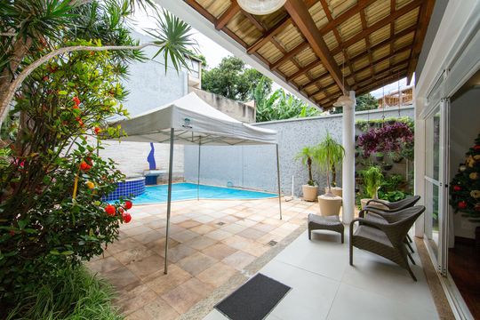 AREA EXTERNA de casa à venda com 3 quartos, 364m² em Santa Lúcia, Belo Horizonte